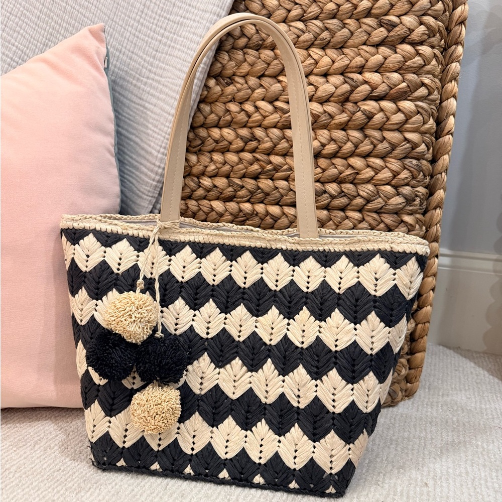 Woven Pom-Pom Tote Bag - Black & Cream